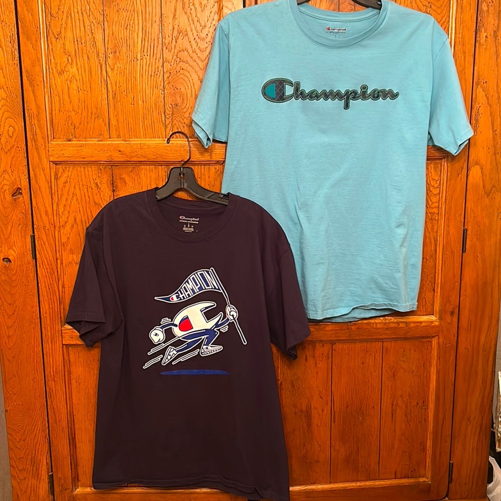 Lot of 2 CHAMPION T-SHIRTS🏆One Black & One Soft Green⭐️Almost LIKE NEW! Mens Lg